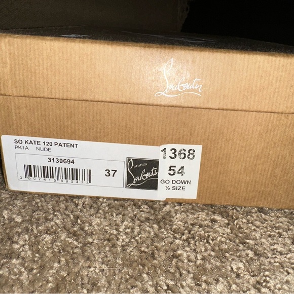 Lou bouton So Kate nude - Picture 3 of 13